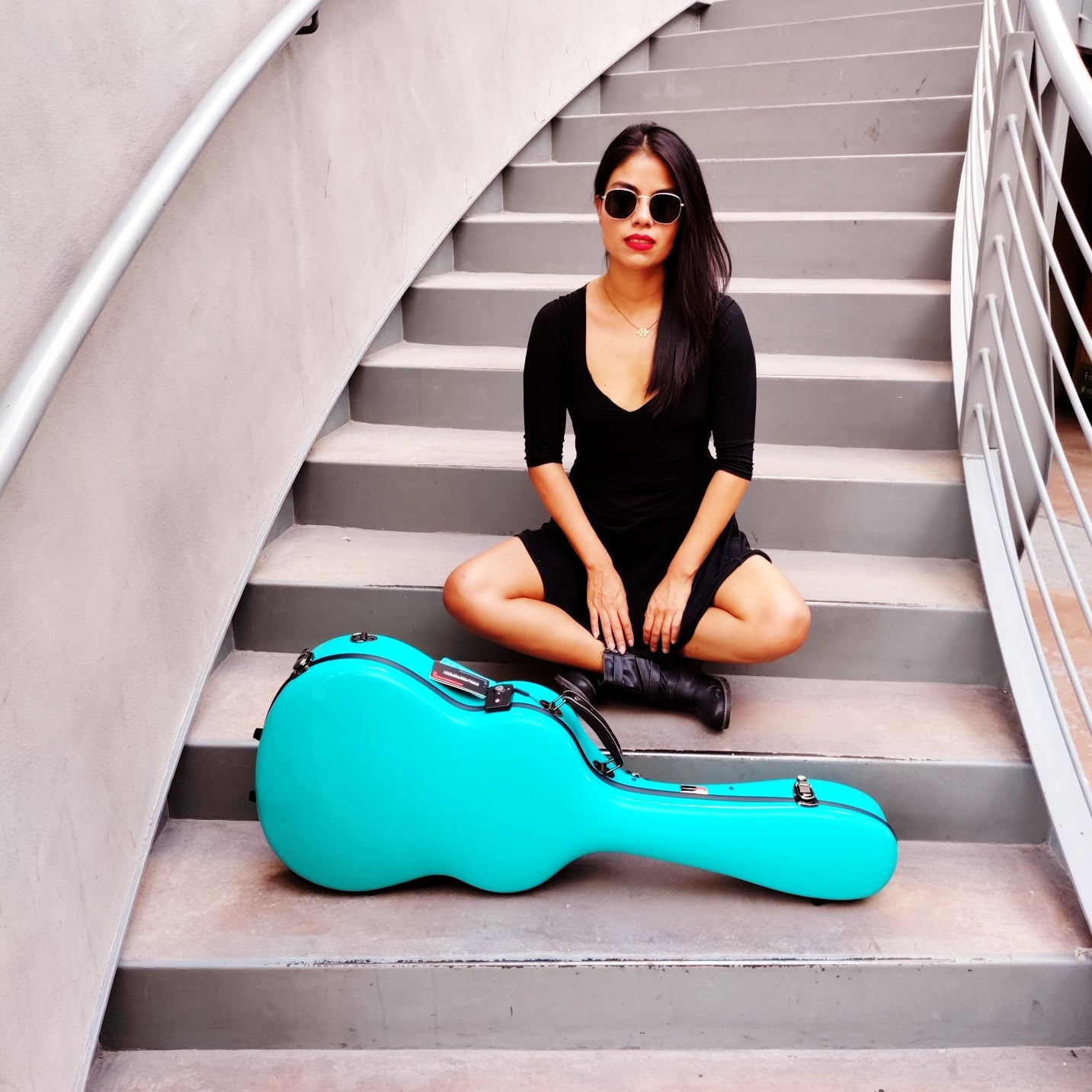 Crossrock Fiberglass Guitar Case Mint