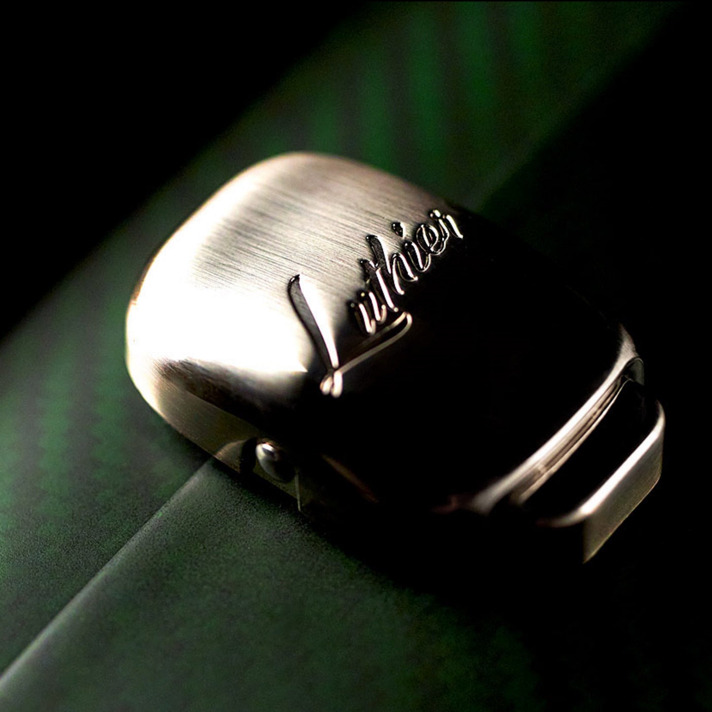 Leona Carbon Case | Matte Green